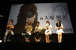 画像集#003のサムネイル/［TGS 2011］「メタルギア」キャスト陣と須田剛一さんがゲストとして登場したKONAMIブースの超豪華ラストステージ「Kojima Productions SPECIAL STAGE」をレポート