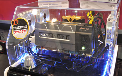 画像集#007のサムネイル/［COMPUTEX］ASUS，GTX 285を2基搭載した独自設計のGTX 295カード「MARS」