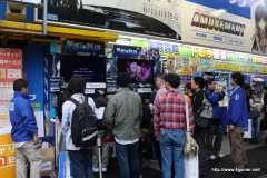 画像集#006のサムネイル/プラチナゲームズの稲葉敦志氏，ヌードメーカーの河野一二三氏も駆けつけた「無限航路」店頭体験会の模様をレポート
