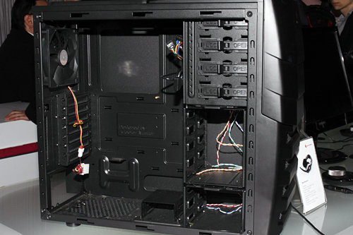 画像集#006のサムネイル/［CeBIT］Cooler Master，「CM Storm」ブランドのワイヤードマウス「Spawn」を公開。高性能光学センサー採用がウリ