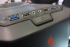 画像集#007のサムネイル/［CeBIT］Cooler Master，「CM Storm」ブランドのワイヤードマウス「Spawn」を公開。高性能光学センサー採用がウリ