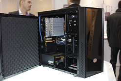 画像集#009のサムネイル/［CeBIT］Cooler Master，「CM Storm」ブランドのワイヤードマウス「Spawn」を公開。高性能光学センサー採用がウリ