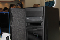 画像集#010のサムネイル/［CeBIT］Cooler Master，「CM Storm」ブランドのワイヤードマウス「Spawn」を公開。高性能光学センサー採用がウリ