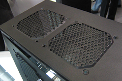 画像集#016のサムネイル/［CeBIT］Cooler Master，「CM Storm」ブランドのワイヤードマウス「Spawn」を公開。高性能光学センサー採用がウリ