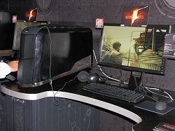 #004Υͥ/TGS 2009ǽ⹽¤˹롣ͽ۰ʾ˥ФäAlienwareΥޡPC