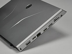 画像集#007のサムネイル/【PR】11.6インチ液晶のノートPCで，本当に3Dゲームはプレイできるの？ 「Alienware M11x」が持つ実力を，洗いざらい明らかにしてみた