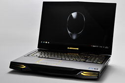 画像集#004のサムネイル/完全新作となったALIENWAREのノートPCを写真で見る。デザインは「戦艦」から「ステルス戦闘機」に&#033;&#063;