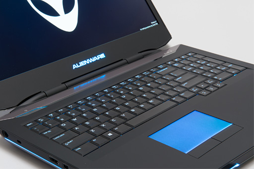 画像集#007のサムネイル/完全新作となったALIENWAREのノートPCを写真で見る。デザインは「戦艦」から「ステルス戦闘機」に&#033;&#063;