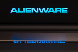 画像集#009のサムネイル/完全新作となったALIENWAREのノートPCを写真で見る。デザインは「戦艦」から「ステルス戦闘機」に&#033;&#063;