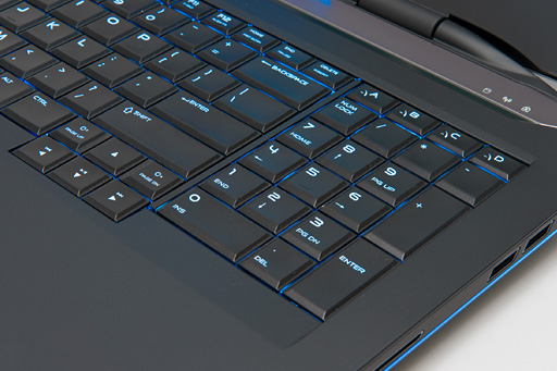 画像集#016のサムネイル/完全新作となったALIENWAREのノートPCを写真で見る。デザインは「戦艦」から「ステルス戦闘機」に&#033;&#063;