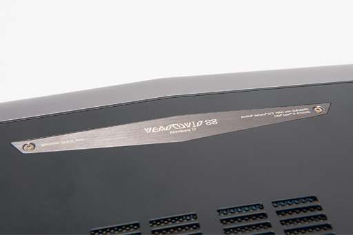 画像集#017のサムネイル/完全新作となったALIENWAREのノートPCを写真で見る。デザインは「戦艦」から「ステルス戦闘機」に&#033;&#063;