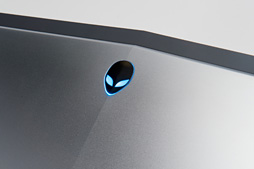 画像集#024のサムネイル/完全新作となったALIENWAREのノートPCを写真で見る。デザインは「戦艦」から「ステルス戦闘機」に&#033;&#063;
