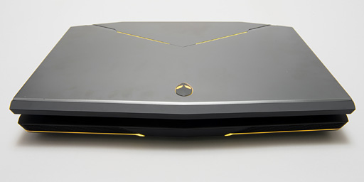 画像集#025のサムネイル/完全新作となったALIENWAREのノートPCを写真で見る。デザインは「戦艦」から「ステルス戦闘機」に&#033;&#063;