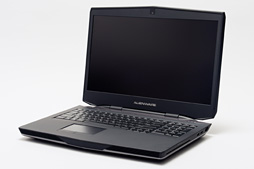 画像集#027のサムネイル/完全新作となったALIENWAREのノートPCを写真で見る。デザインは「戦艦」から「ステルス戦闘機」に&#033;&#063;