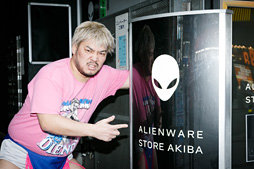 画像集 No.004のサムネイル画像 / 【PR】「NEW ALIENWARE 13 OLED VR」×バイオハザード7×男色ディーノ。有機ELパネル搭載ノートPCはゲームに何をもたらすか，プロレスラーが考えてみた
