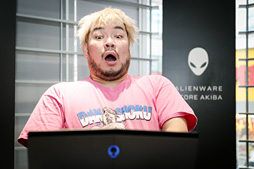 画像集 No.018のサムネイル画像 / 【PR】「NEW ALIENWARE 13 OLED VR」×バイオハザード7×男色ディーノ。有機ELパネル搭載ノートPCはゲームに何をもたらすか，プロレスラーが考えてみた