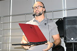 画像集 No.003のサムネイル画像 / 「ALIENWARE m15」国内初披露。ブランド初の薄型ノートPC，気になるその特徴を担当者が明らかに