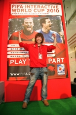 画像集#002のサムネイル/世界最大級のFIFA公式サッカーゲーム大会に元サッカー日本代表の名波 浩さんがゲスト出演。「FIFA インタラクティブワールドカップ 2010 日本大会」をレポート