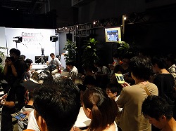 画像集#007のサムネイル/［TGS 2009］“自分の彼女”の似顔絵をミノ☆タロー氏に書いてもらえる抽選イベントも。「ラブプラス」の「デキシーズ 幕張出張所」レポート
