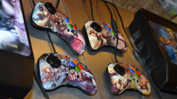 画像集#007のサムネイル/Mad Catz，「ストリートファイター×鉄拳」仕様のアーケードスティックを正式発表。最上位モデルは2台の連結が可能に