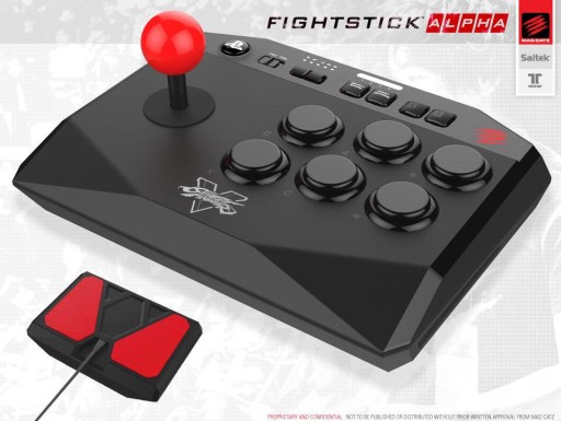 画像集 No.001のサムネイル画像 / Mad CatzがPS4用の“格ゲー向け”ゲームパッドを発表。「ストリートファイターV」デザインのエントリー向けアケコンも