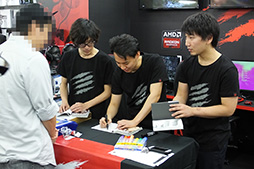 画像集 No.016のサムネイル画像 / ソフマップ秋葉原にオープンしたMad Catz専門店「Mad Catz ファイティングストア」をレポート。プロゲーマーサイン会は大盛況