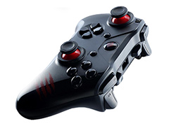 Mad Catz公式Twitterが新型ゲームパッドの写真を公開。開発中の「C.A.T. 7 Game Pad」か?