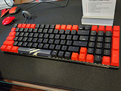 10キーレス並みにコンパクトなフルキーボード「S.T.R.I.K.E. 11」をMad Catzが発表。新型低遅延ヘッドセットには思わぬ落とし穴が?
