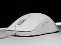 白いゲーマー向けマウス「AM-FG」レビュー。無難な左右対称形状モデル「AM」から何が変わったのか