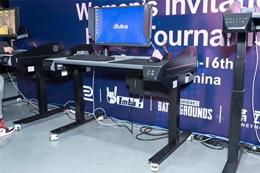 画像集 No.003のサムネイル画像 / BenQ ZOWIE,「eスポーツ仕様の机」まさかの(?)第2弾を発表。大会やネットカフェ現場の声を受けてブラッシュアップ