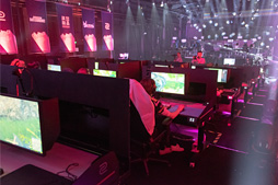 画像集 No.005のサムネイル画像 / BenQ ZOWIE,「eスポーツ仕様の机」まさかの(?)第2弾を発表。大会やネットカフェ現場の声を受けてブラッシュアップ