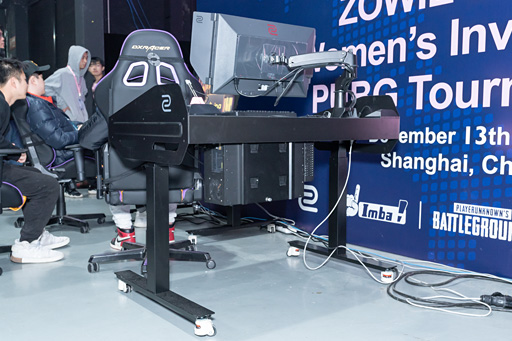 画像集 No.009のサムネイル画像 / BenQ ZOWIE,「eスポーツ仕様の机」まさかの(?)第2弾を発表。大会やネットカフェ現場の声を受けてブラッシュアップ