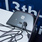 画像集 No.023のサムネイル画像 / BenQ ZOWIE,「eスポーツ仕様の机」まさかの(?)第2弾を発表。大会やネットカフェ現場の声を受けてブラッシュアップ