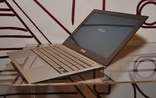画像集#003のサムネイル/［COMPUTEX］ASUS，超薄型ノートPCに199ドルのEee PC，そして「スマートフォンを内蔵できるタブレット」を発表【19：45頃更新】