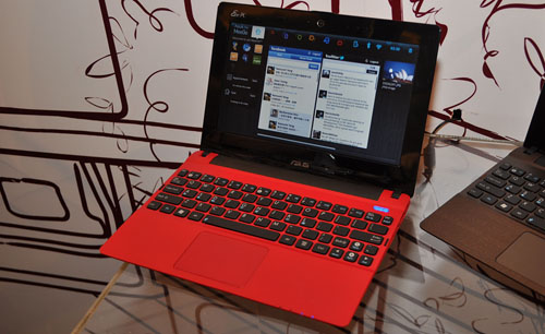 画像集#004のサムネイル/［COMPUTEX］ASUS，超薄型ノートPCに199ドルのEee PC，そして「スマートフォンを内蔵できるタブレット」を発表【19：45頃更新】
