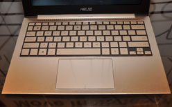 画像集#013のサムネイル/［COMPUTEX］ASUS，超薄型ノートPCに199ドルのEee PC，そして「スマートフォンを内蔵できるタブレット」を発表【19：45頃更新】
