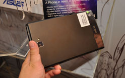 画像集#024のサムネイル/［COMPUTEX］ASUS，超薄型ノートPCに199ドルのEee PC，そして「スマートフォンを内蔵できるタブレット」を発表【19：45頃更新】