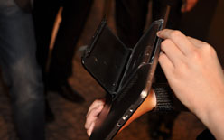 画像集#033のサムネイル/［COMPUTEX］ASUS，超薄型ノートPCに199ドルのEee PC，そして「スマートフォンを内蔵できるタブレット」を発表【19：45頃更新】