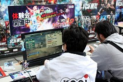 画像集#002のサムネイル/注目の期待作「北斗無双」の魅力を鯉沼プロデューサー自ら紹介。新作がプレイできたコーエーテクモ店頭試遊会の模様をレポート