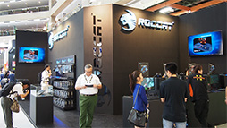 画像集#002のサムネイル/［COMPUTEX］ROCCAT，「選んだキーだけを点灯させられるキーボード」を披露。「スマホをゲーマー向けサブ画面にするアプリ」も