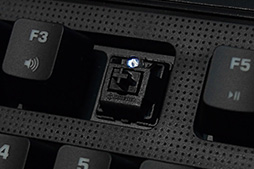 画像集#004のサムネイル/［COMPUTEX］ROCCAT，「選んだキーだけを点灯させられるキーボード」を披露。「スマホをゲーマー向けサブ画面にするアプリ」も
