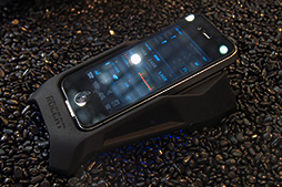画像集#022のサムネイル/［COMPUTEX］ROCCAT，「選んだキーだけを点灯させられるキーボード」を披露。「スマホをゲーマー向けサブ画面にするアプリ」も