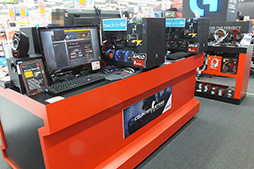 画像集 No.004のサムネイル画像 / リニューアルしたソフマップ秋葉原本館の「Tt eSPORTS」製品体験スペースをレポート。14日まで記念の特価販売を実施中