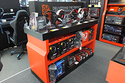 画像集 No.006のサムネイル画像 / リニューアルしたソフマップ秋葉原本館の「Tt eSPORTS」製品体験スペースをレポート。14日まで記念の特価販売を実施中