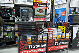 画像集 No.013のサムネイル画像 / リニューアルしたソフマップ秋葉原本館の「Tt eSPORTS」製品体験スペースをレポート。14日まで記念の特価販売を実施中