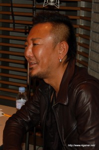 画像集#006のサムネイル/Webラジオ「神室町RADIO STATION」がまたもや復活。収録現場で名越総合監督，黒田崇矢さん，宇垣秀成さんにインタビュー