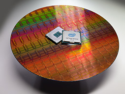 画像集 No.003のサムネイル画像 / Intel，基幹サーバー向けのCPU新製品「Xeon E7 v3」発表。マルチスレッドの特定処理を高速化する新命令「TSX」はゲーマー要注目かも