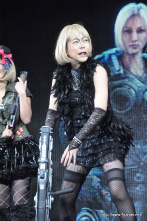 画像集#027のサムネイル/本日発売の「Gears of War 3」，FUJIWARA，椿鬼奴さん，あやまんJAPANが発売を祝福しに駆けつけた，発売記念イベントの模様をレポート