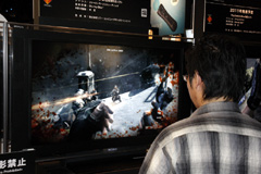 画像集#005のサムネイル/［TGS_2010］これは気持ちいい！　反則気味の新兵器をさっそく体験。シリーズ最新作「KILLZONE 3」のプレイレポート