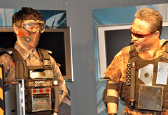 画像集#030のサムネイル/本日発売の「KILLZONE 3」では新卒兵士を絶賛募集中? テレンス・リーさんと乃亜さんが熱いアピールを行った「ISA社 ヘルガーン社 合同会社説明会」をレポート